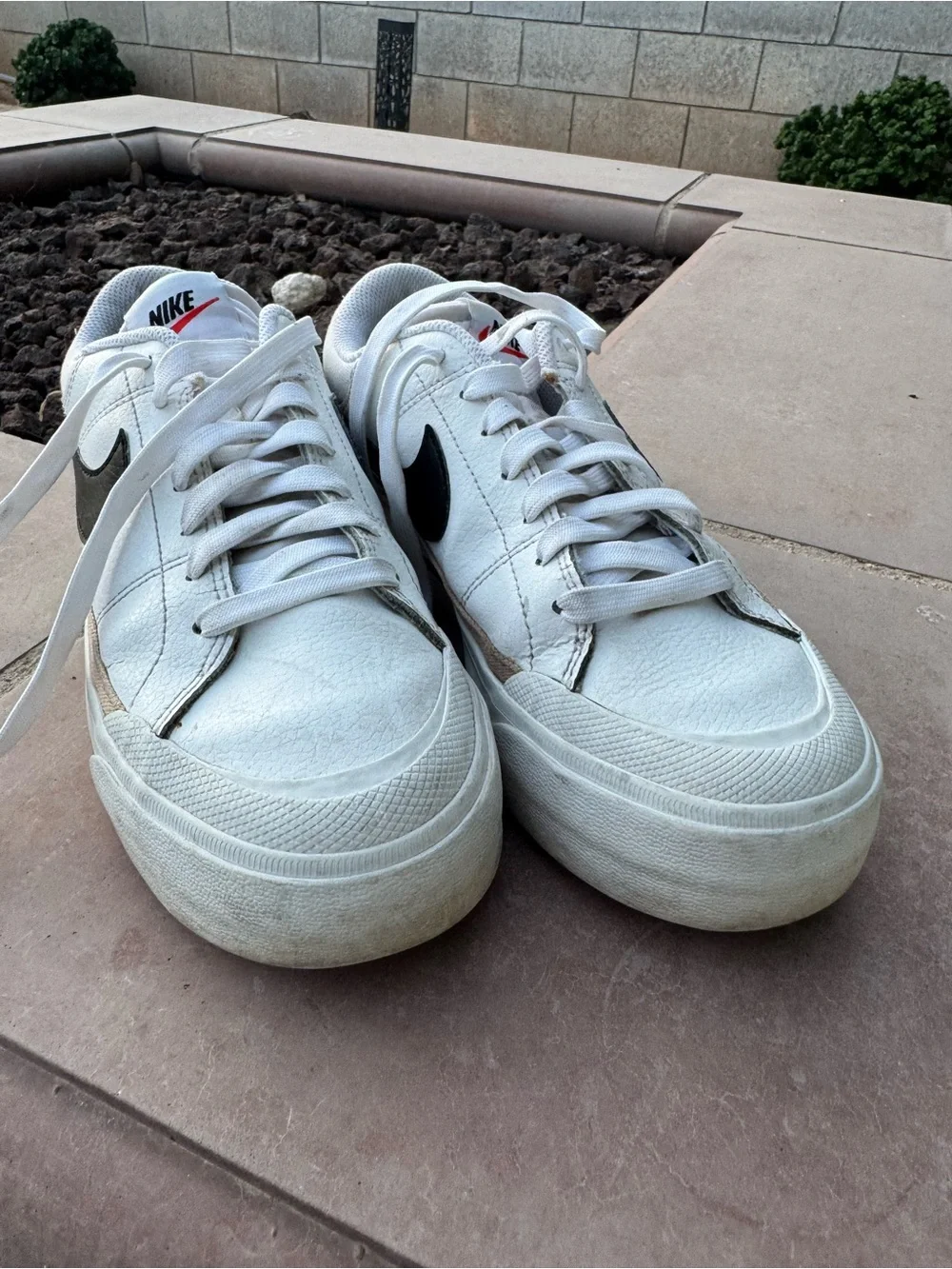 Nike Court Legacy Lift white black platform Low-Top Sneakers